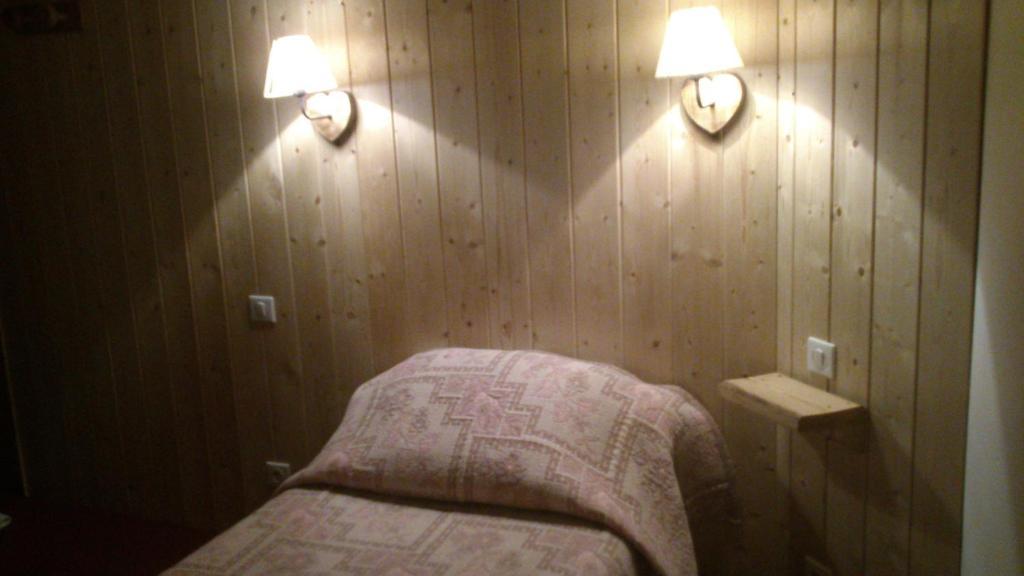 Hotel Du Faubourg Moutiers  Room photo